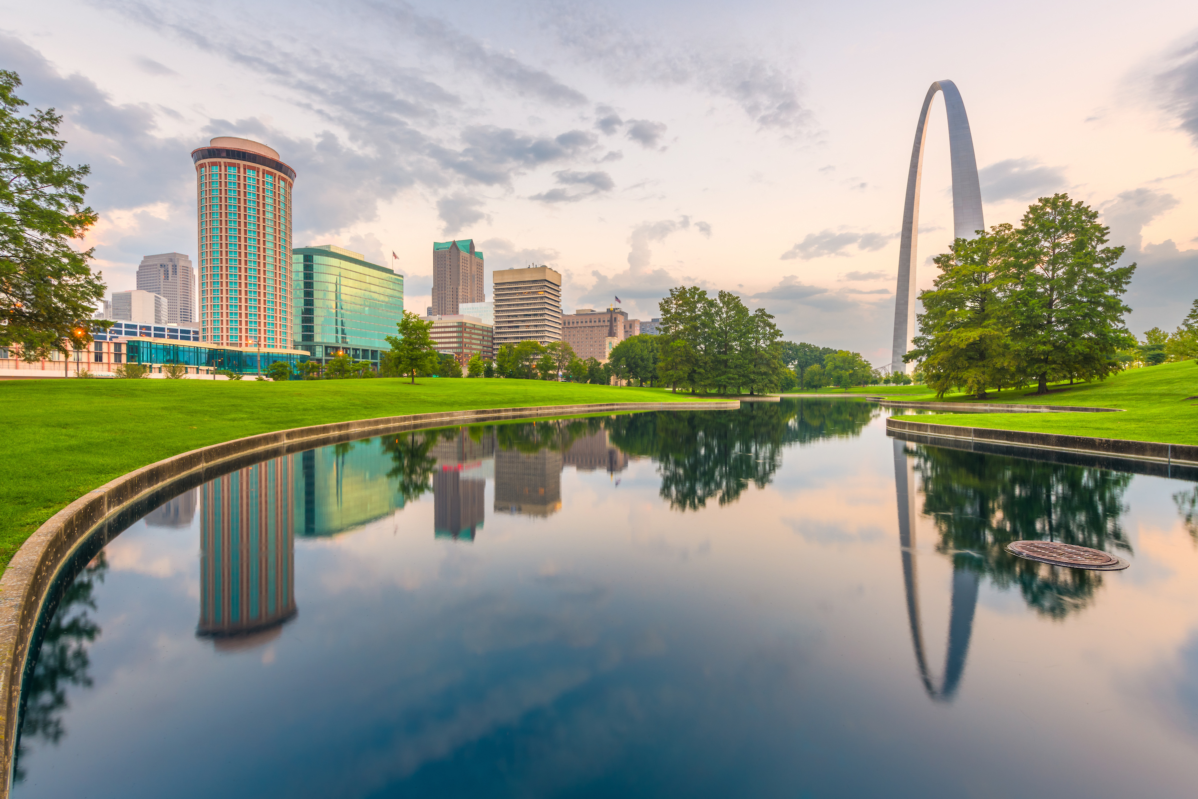 St. Louis, Missouri, USA city skyline and park in the morning.