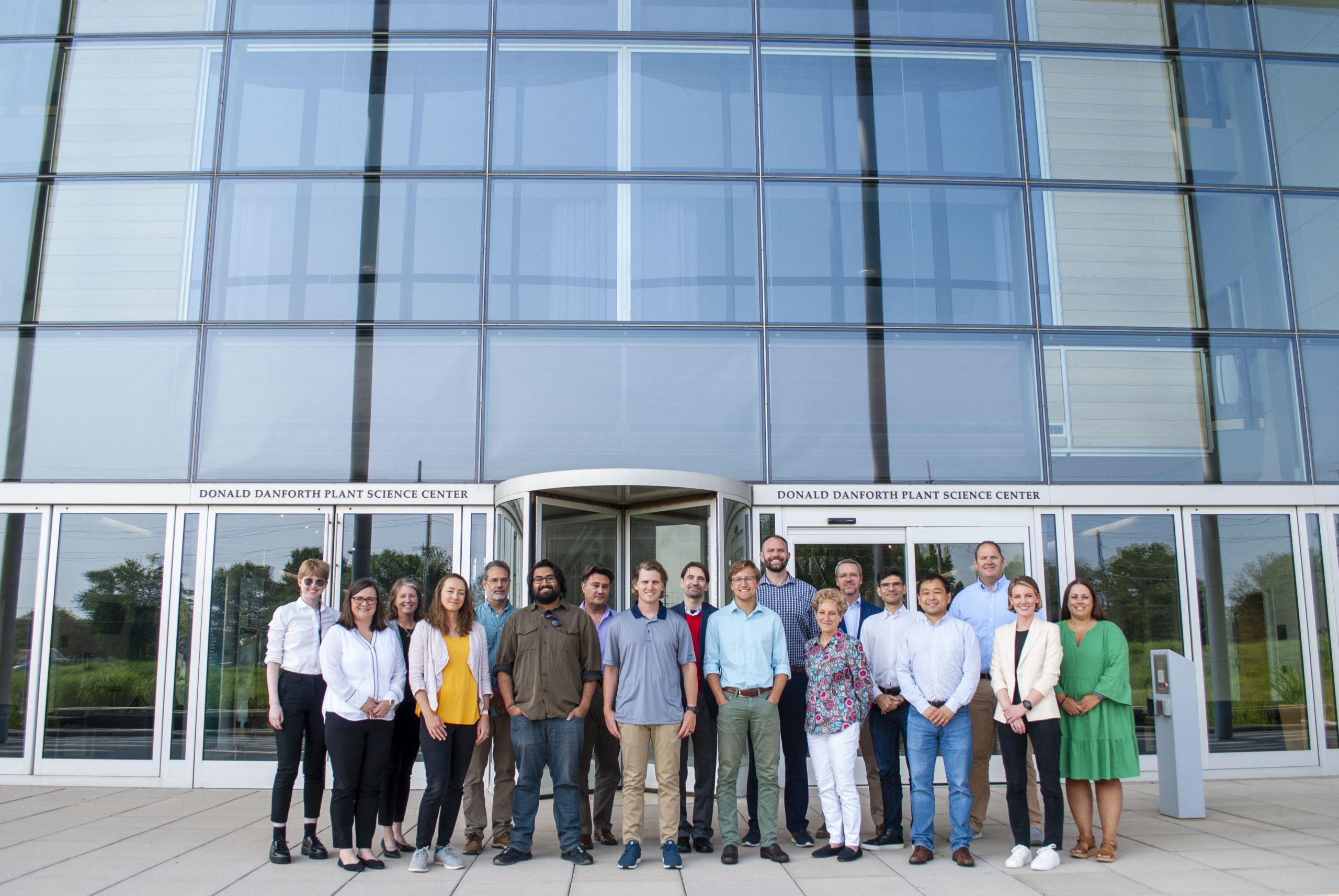IN2 Cohort 2023_5 Group photo in front of Danforth Center